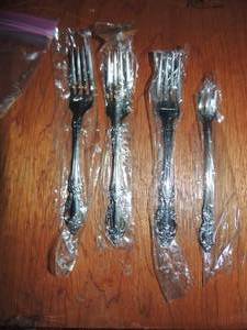 lot 305 image: Distinction by Oneida HH Dinner forks x 3 and 1 pickle fork