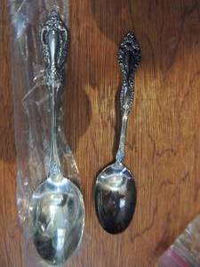 lot 306 image: Slotted serving  spoon 1881 Rodgers by Oneida and  serving spoon NIP  Distinction deluxe