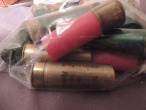 lot 412 image: SHOTGUN SHELLS 12GA.  QTY 20  RELOADS   SOLD AS COMPONENTS