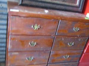 lot 17 image: 8 drawer wooden dresser 362817