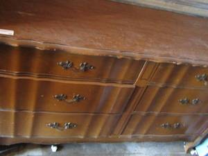 lot 15 image: 6 drawer dresser with minor scratches, size 325318