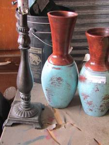 lot 64 image: 2 turquoise and brown vases, green leaf vase, small table lamp no shade