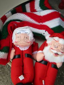 lot 131 image: womens size 10 mar and Mrs. Claus slippers, red white and green quilt