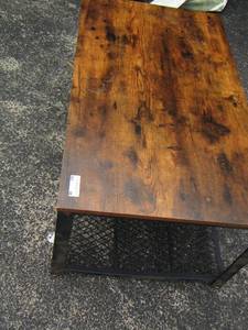lot 14 image: 18x42x24 coffee table good condition