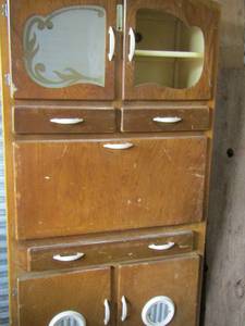 lot 3 image: CWS NUMAID Hay Mills vintage bread box cabinet, front glass needs replaced 713616