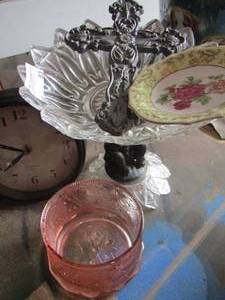 lot 83 image: table clock- pink bowl- fruit bowl on stand plus