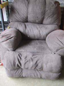 lot 94 image: Oversized grey recliner, needs a good wipe down