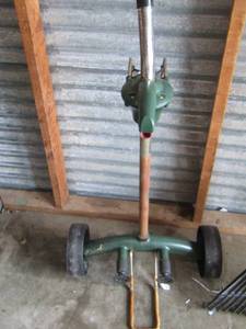 lot 101 image: Oxygen tank holder with wheels