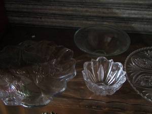 lot 46 image: 3 large clear glass platters- 2 bowls, 1 small bowl