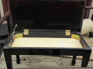 lot 112 image: Nice new Black Piano Bench 193014