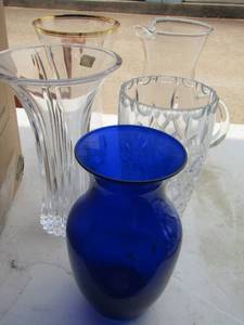 lot 124 image: 3 clear glass vases - 1 handled pitcher, 1 blue glass vase