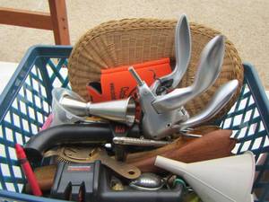 lot 126 image: kitchen utensils
