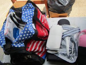 lot 132 image: Hapkido American bag with various boxing gear