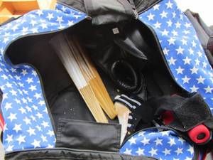 lot 135 image: Hapkido American bag with various boxing gear