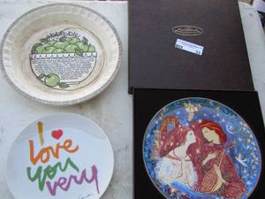 lot 33 image: Anna Perenna China plate, 1 love you very China plate, apple pie plate