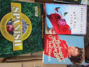 lot 153 image: Book lot  - PHOBE TYLER,  SPANISH, RED HAT