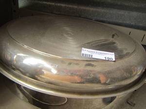 lot 190 image: stainless steel roasting pot with lid