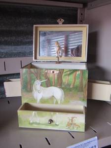 lot 182 image: unicorn musicjewelry box