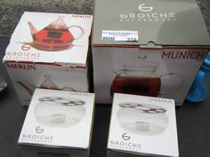 lot 210 image: 2 infuser teapots, 2 teapot warmers