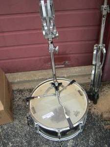 lot 212 image: pearl forum series drum with stand