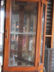lot 227 image: 4 tier 2 door glass curio cabinet very beautiful