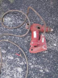 lot 235 image: PUMP   BATTERY OPERATED
