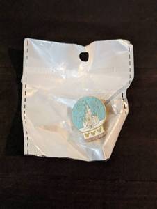 lot 48 image: NEW - Cinderella Castle Globe Lapel Pin Princess Snow Globe Brooch Badge Pin