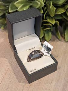 lot 73 image: NEW - TI-D10 3246534 Titanium Wedding Band (Size 10)