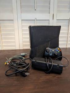 lot 120 image: XBOX 360 S Console and Remote