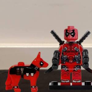 lot 7 image: Deadpool Mini Figure (generic)  Dog, 2 Guns, 2 Swords, From Marvel - NEW