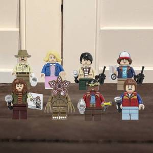 lot 8 image: Custom Stranger Things Minifigure Set Season 1 - NEW