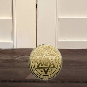 lot 50 image: NEW - Egypt Cleopatra UNC Ancient Egypt Pyramid Sphynx Gold Coin