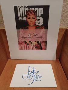 lot 205 image: Lil Kim Autographed Index Card with Commemorative Photo