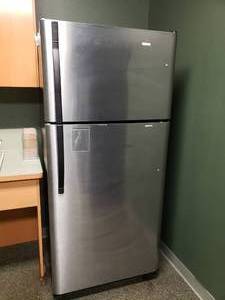 lot 2 image: Kenmore 253.68973801 Top Mount Stainless Steel Refrigerator
