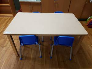 lot 504 image: Wood w Laminate Top Rectangle Classroom Table w 4 Chairs