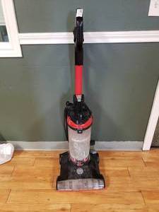lot 505 image: Bissell CleanView Baglass Upright Pet Vacuum