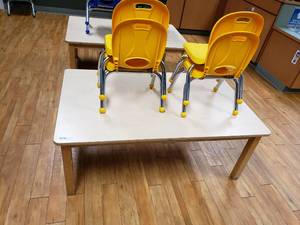 lot 37 image: Wood w Laminate Top Rectangle Classroom Table w 4 Chairs