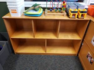 lot 43 image: Wooden 5 Compartment Classroom Storage Cabinet