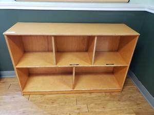lot 73 image: Wooden 5 Compartment Classroom Storage Cabinet