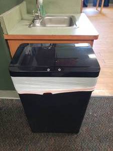 lot 74 image: Black Battery Operated Automatic OpenClose Waste Basket