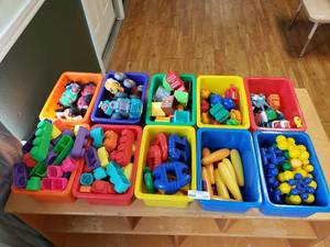 lot 111 image: Lot of 10 Plastic Classroom Containers w Manipulatives, Toys & Imaginative Play Items