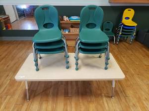 lot 114 image: Rectangle Adjustable Height Classroom Table w 6 Chairs