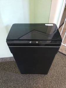 lot 106 image: Black Battery Operated Automatic OpenClose Waste Basket
