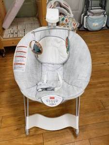 lot 145 image: Fisher Price Baby See & Soothe Deluxe Bouncer