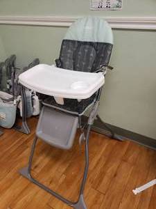 lot 148 image: Cosco Kids Simple Fold Full Size High Chair w Adjustable Tray