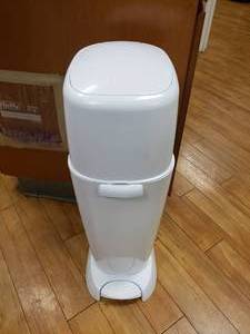 lot 152 image: Full Size Diaper Genie