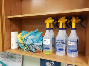 lot 158 image: Contents of Shelf.  Misc Cleaning Supplies.