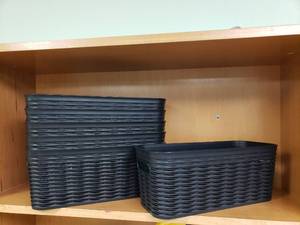 lot 159 image: Lot of 5 Black 13 Wicker Style Plastic Baskets