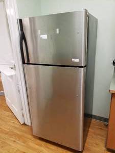 lot 162 image: Kenmore 253.68973801 Top Mount Stainless Steel Refrigerator