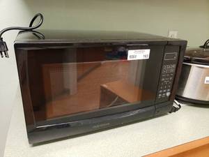 lot 163 image: Insignia 0.7 Cu Ft Compact Microwave, Model NS-MW07BK0